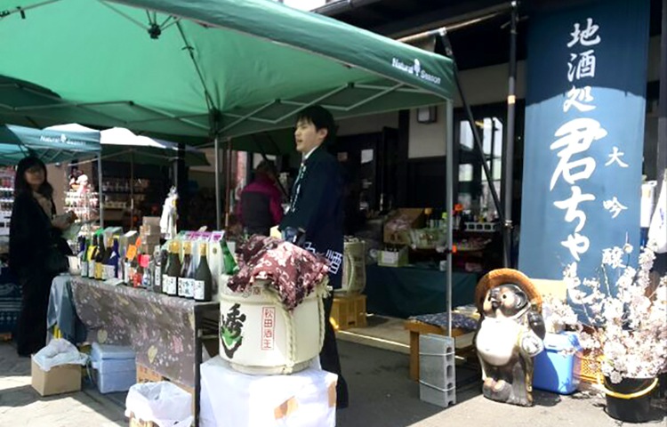 桜の季節の試飲販売