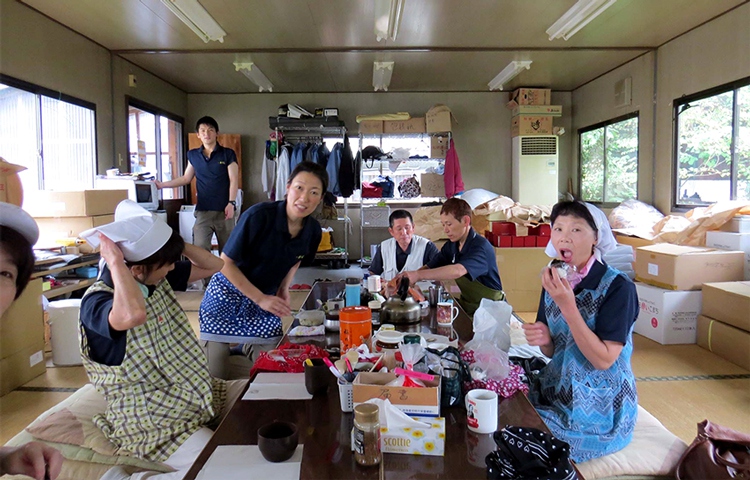 にぎやかな昼休み