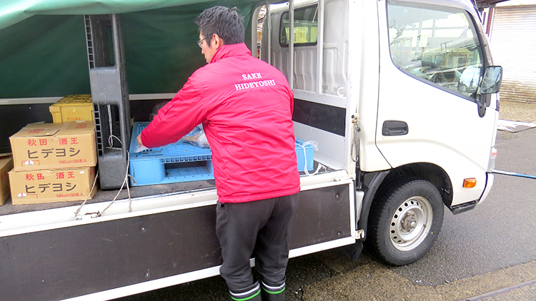 秀よしの赤いジャンパー